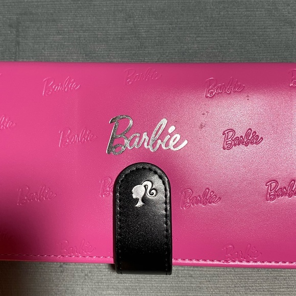 NWT Barbie X Miniso women’s pink limited edition embossed long wallet snap close - Picture 4 of 15